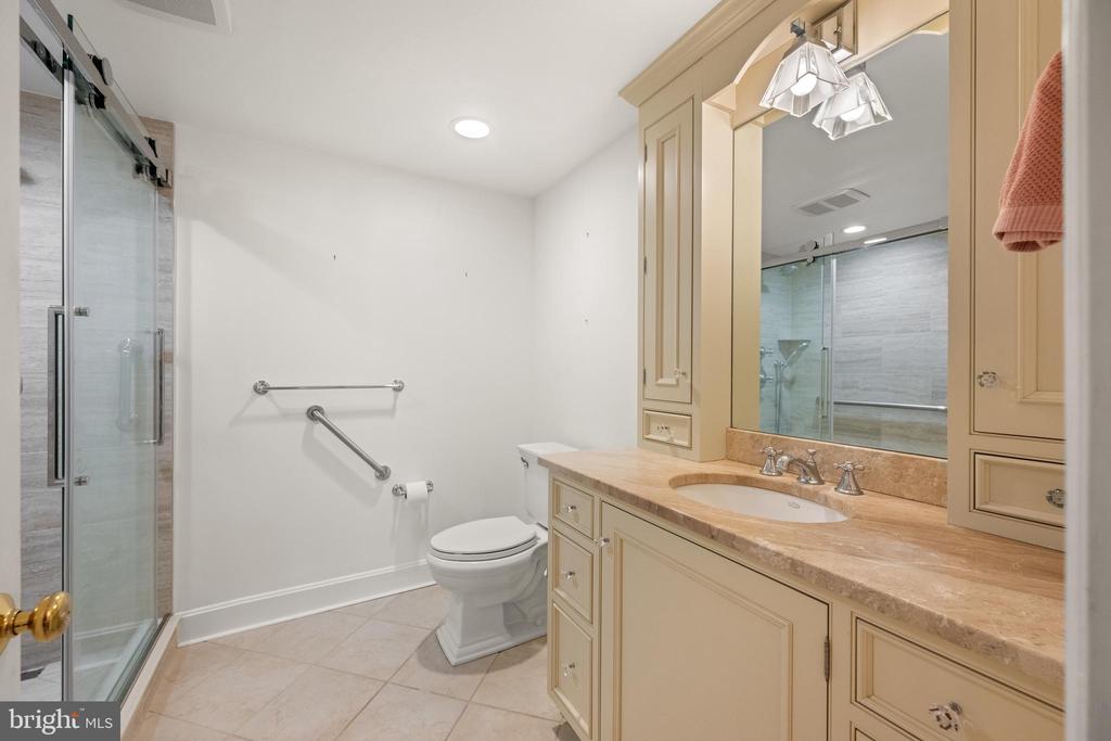 100 GRAYS LANE Unit: 506