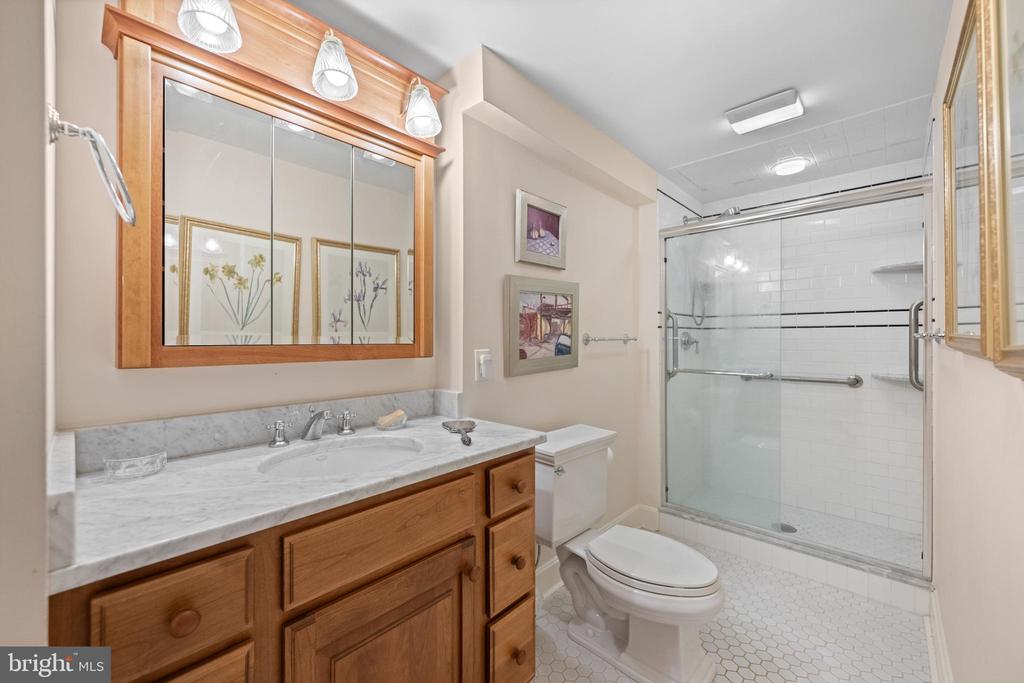 100 GRAYS LANE Unit: 506