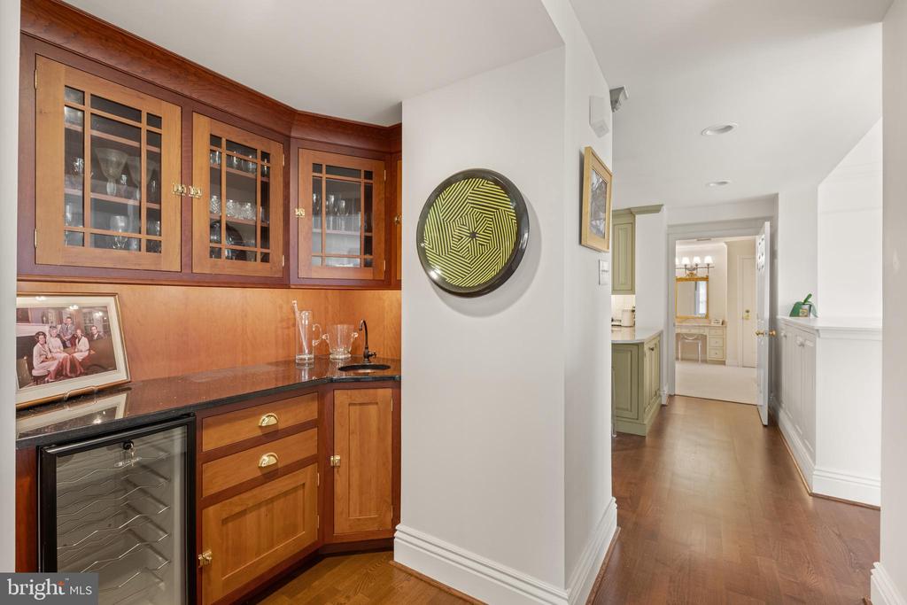 100 GRAYS LANE Unit: 506