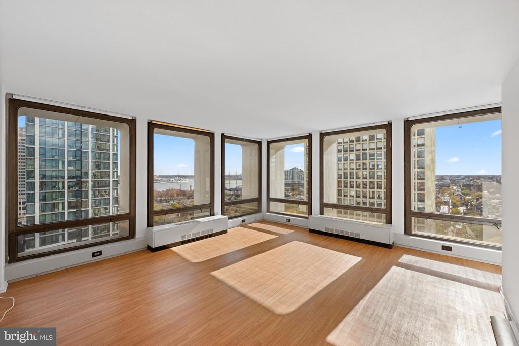 200 LOCUST STREET 10GN