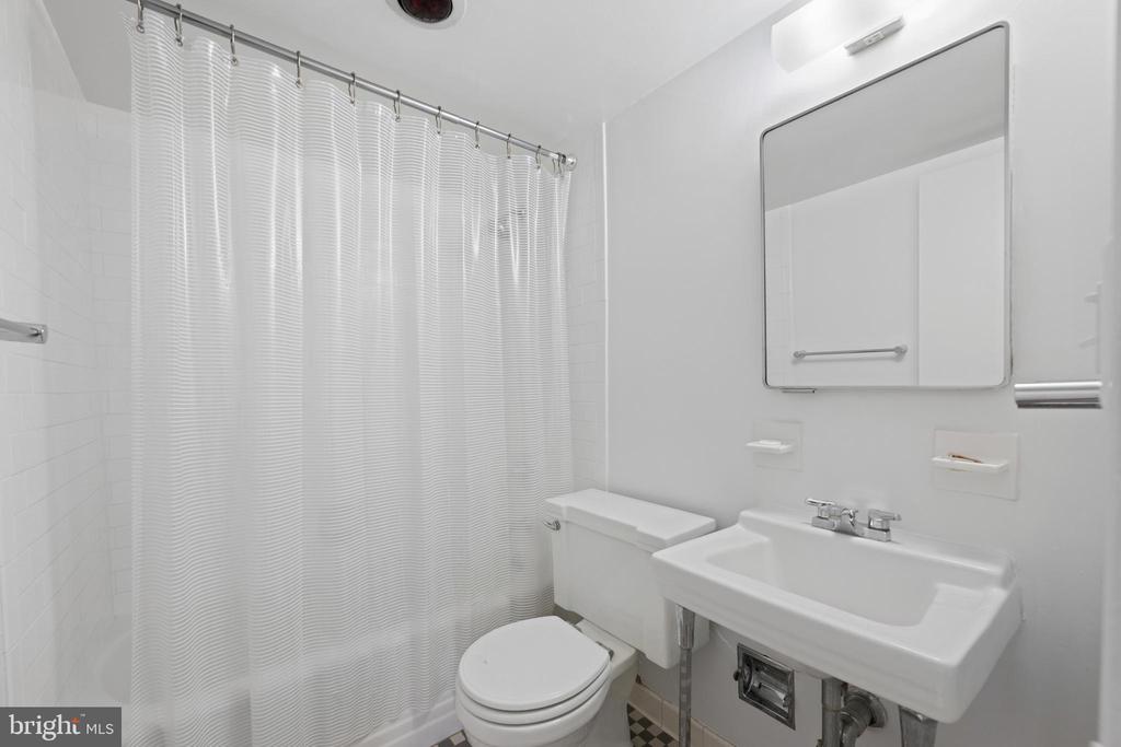 200 LOCUST STREET 10GN