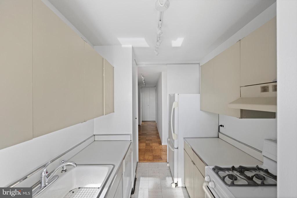 200 LOCUST STREET 10GN