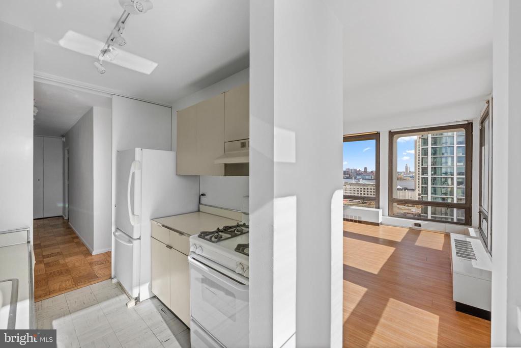 200 LOCUST STREET 10GN