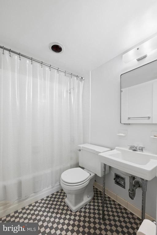 200 LOCUST STREET 10GN