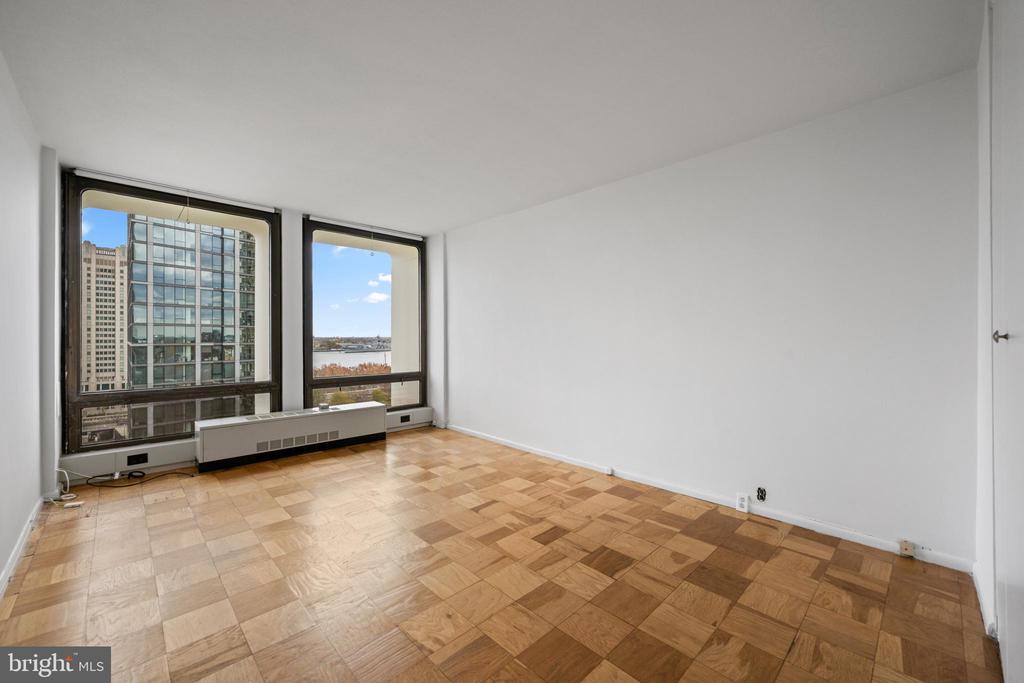 200 LOCUST STREET 10GN