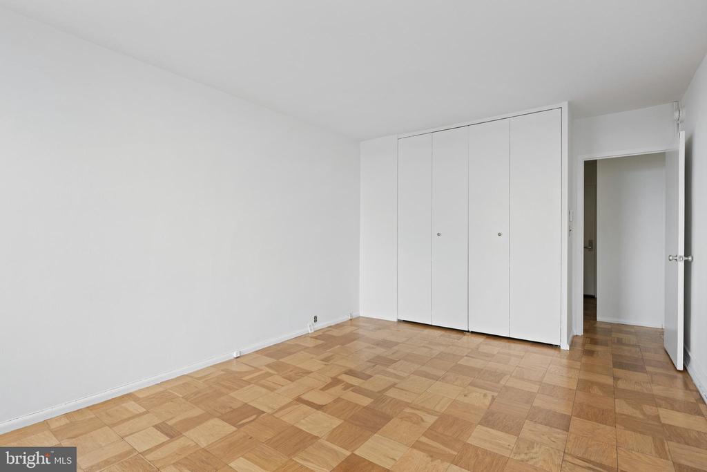 200 LOCUST STREET 10GN