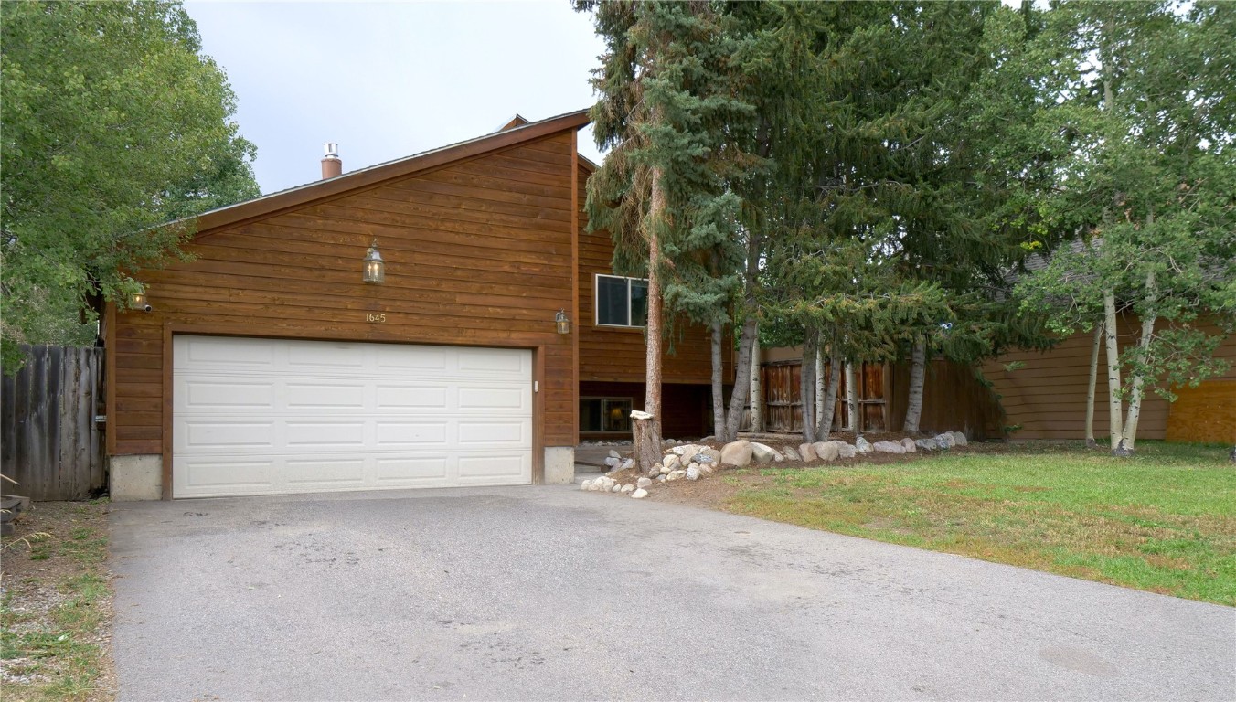 1645 N Badger Lane