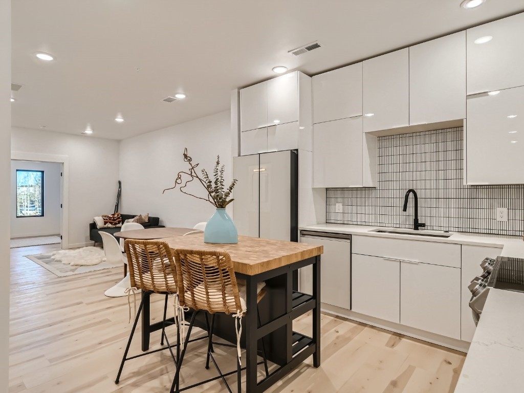 701 E ANEMONE TRL Unit: 201 - B