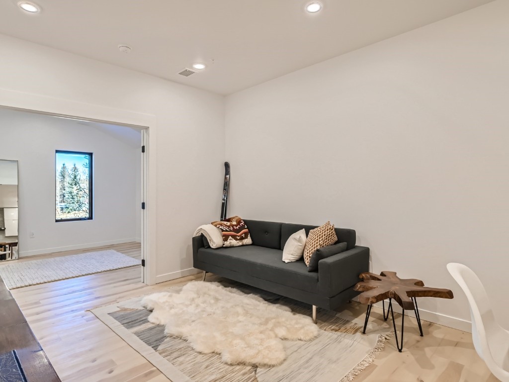 701 E ANEMONE TRL Unit: 201 - B