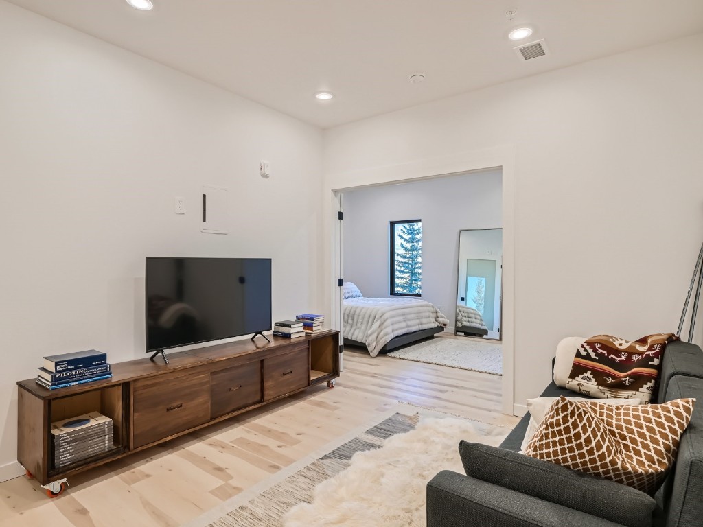 701 E ANEMONE TRL Unit: 201 - B