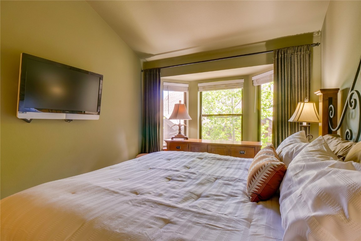 203 VILLAGE POINT Drive Unit: 203