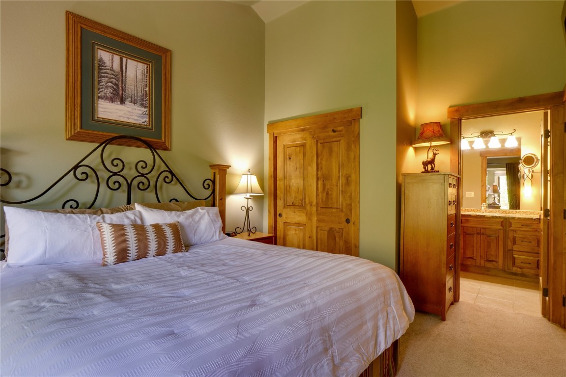 203 VILLAGE POINT Drive Unit: 203