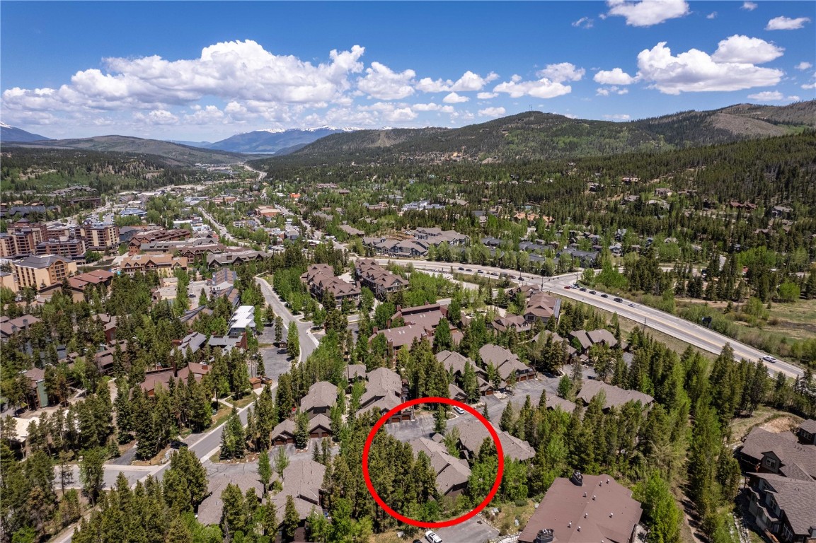 203 VILLAGE POINT Drive Unit: 203