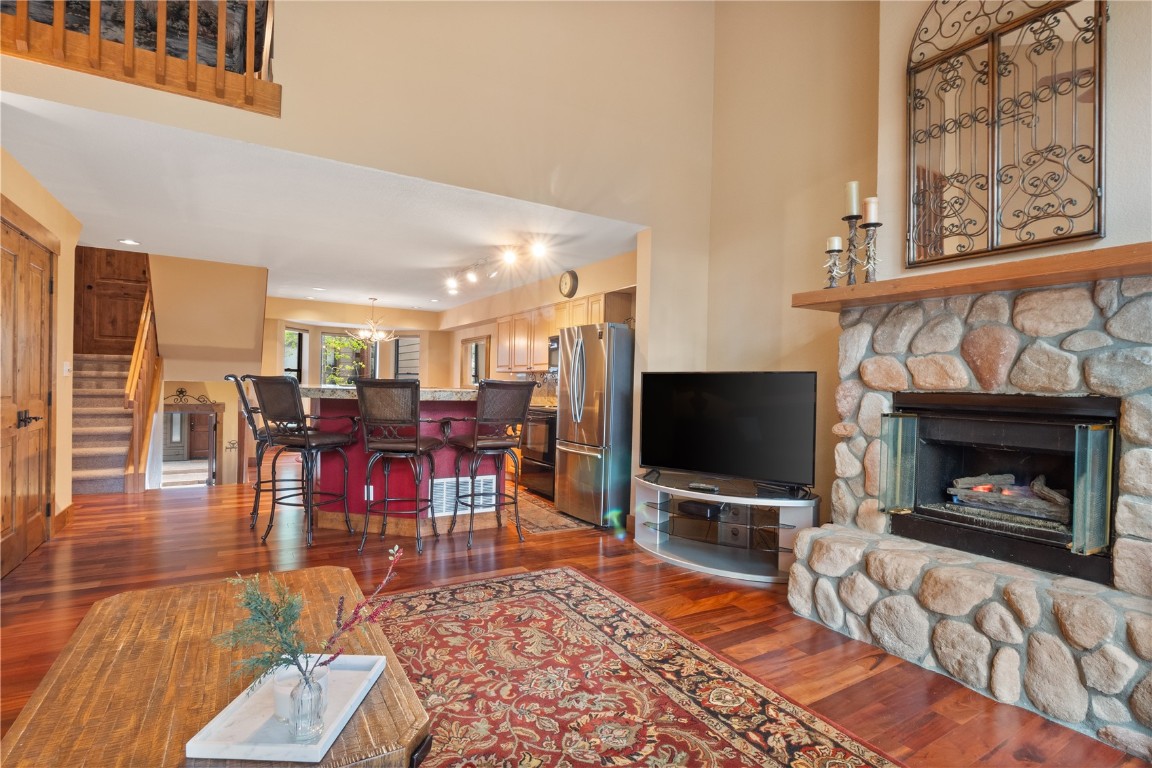 203 VILLAGE POINT Drive Unit: 203