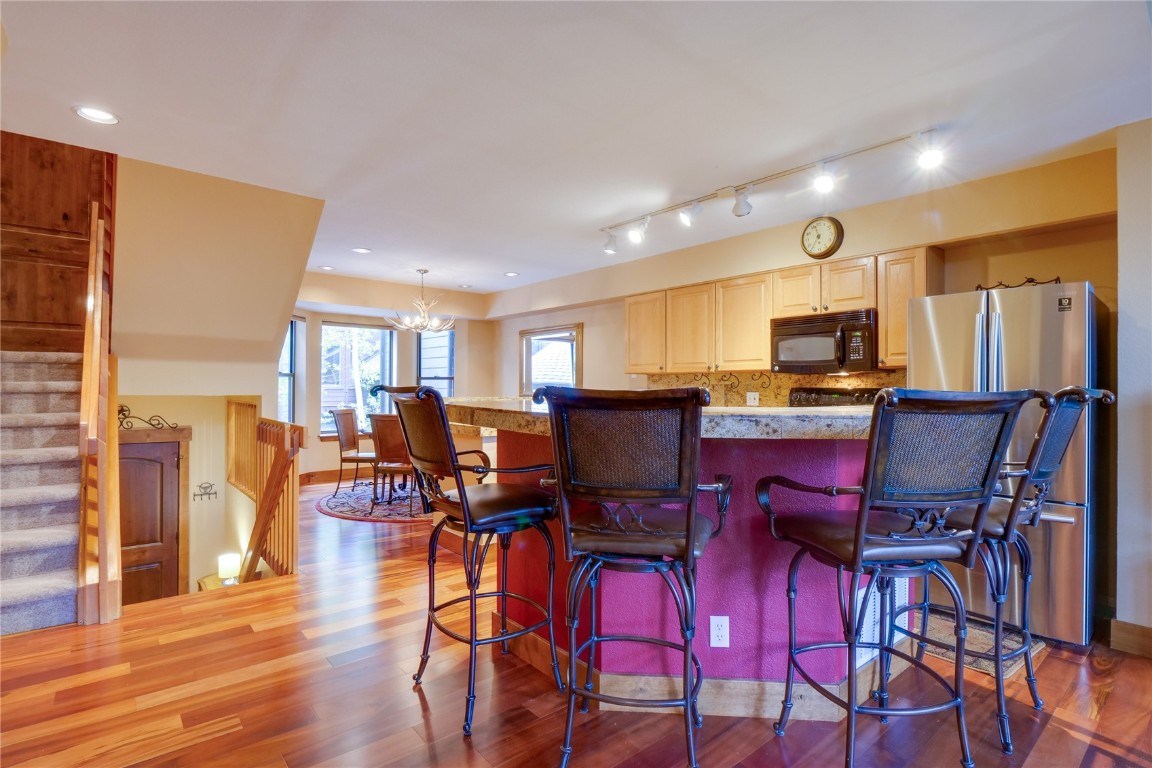203 VILLAGE POINT Drive Unit: 203