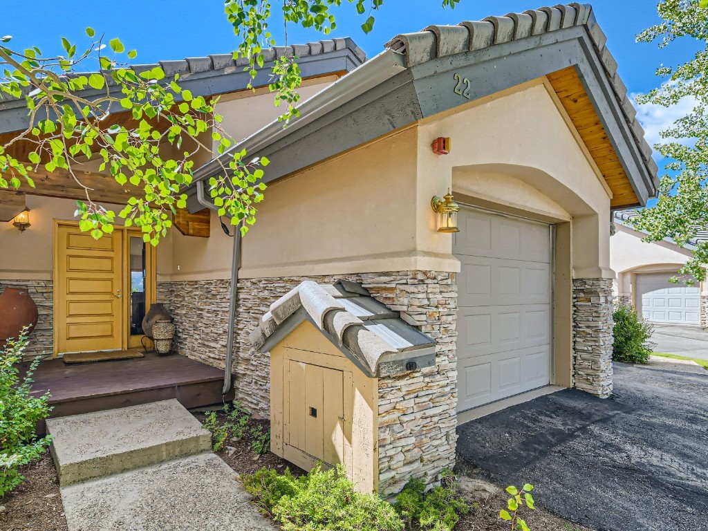 22 Charter Ridge COURT 9