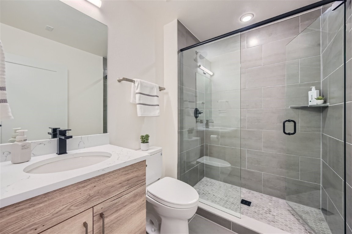 740 BLUE RIVER PKWY C16