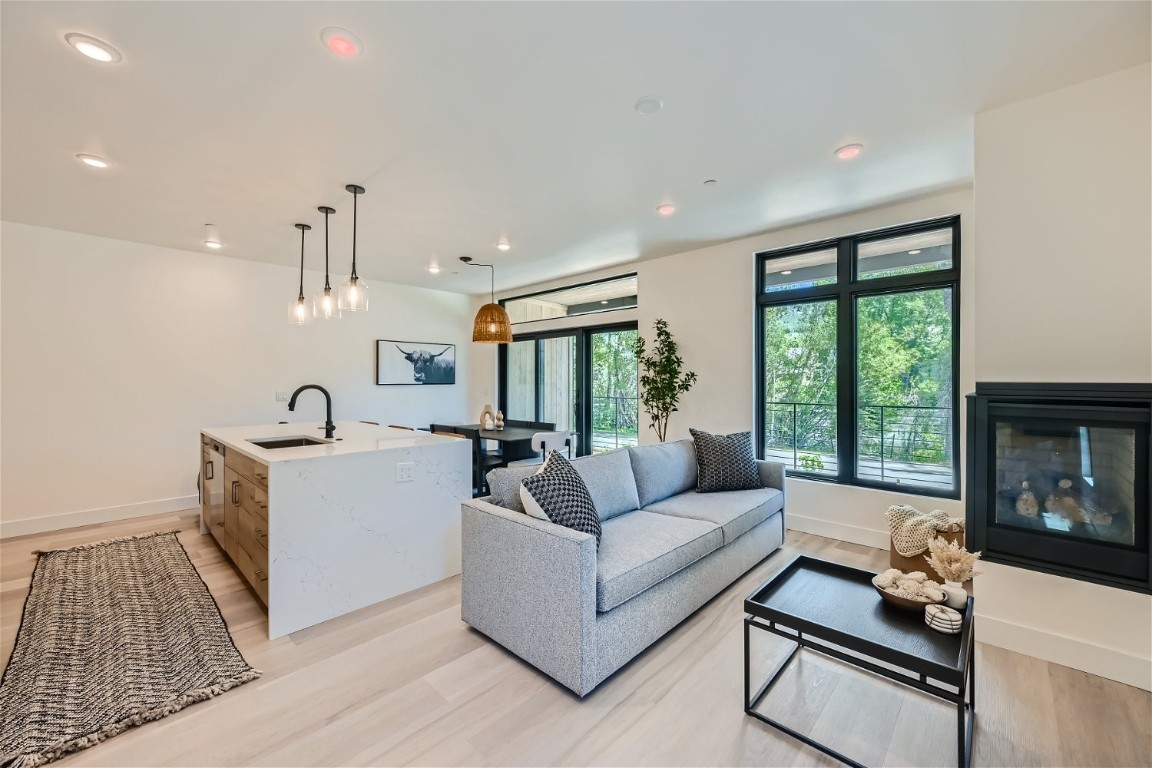 740 BLUE RIVER PKWY C16