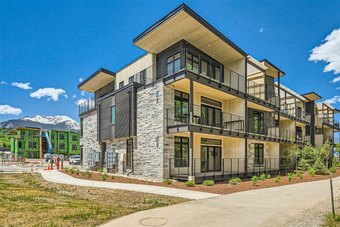 740 BLUE RIVER PKWY C16