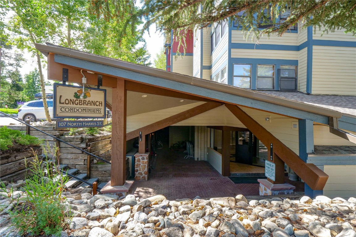 107 N Harris STREET 202