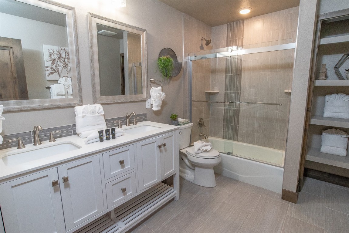 107 N Harris STREET 202