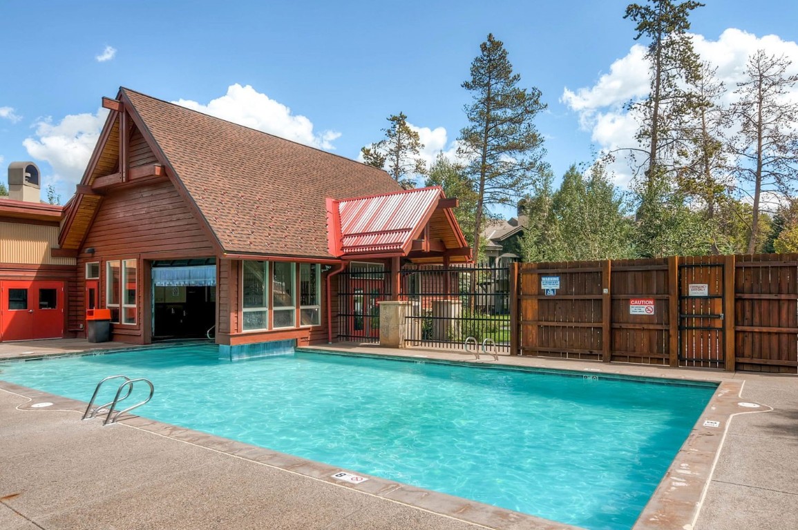 465 Four Oclock ROAD W4