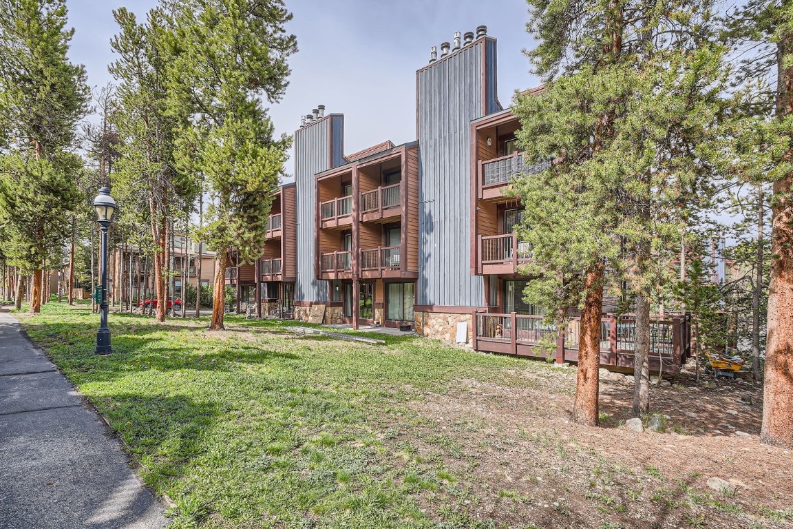 465 Four Oclock ROAD W4