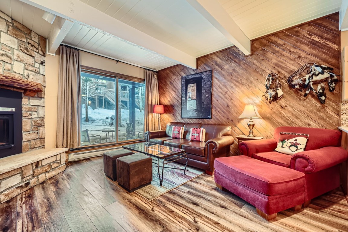 465 Four Oclock ROAD W4