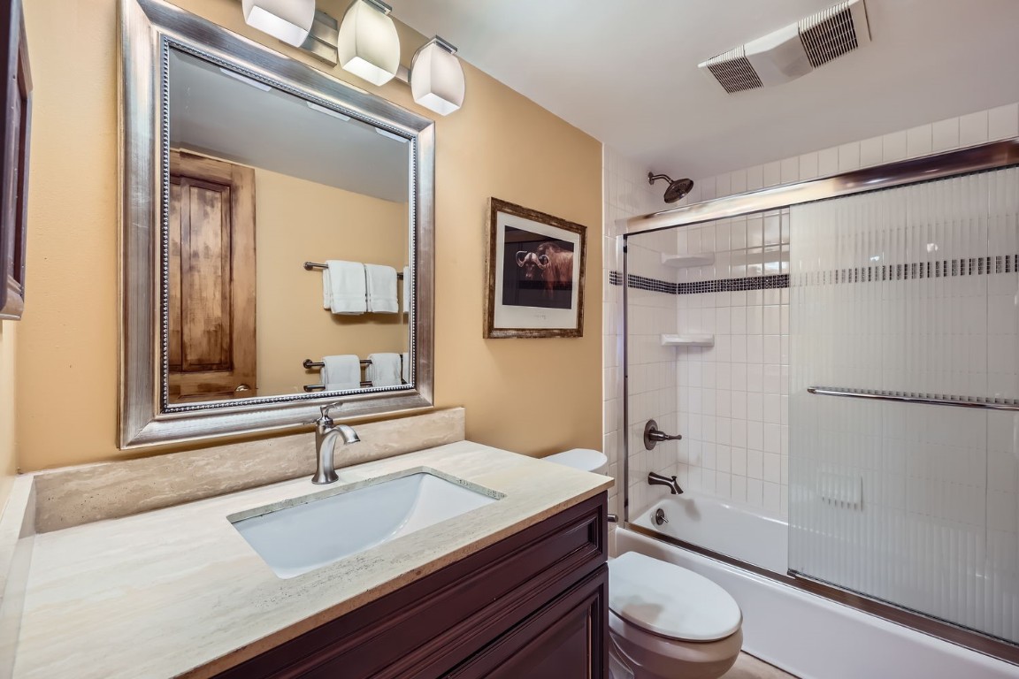 465 Four Oclock ROAD W4