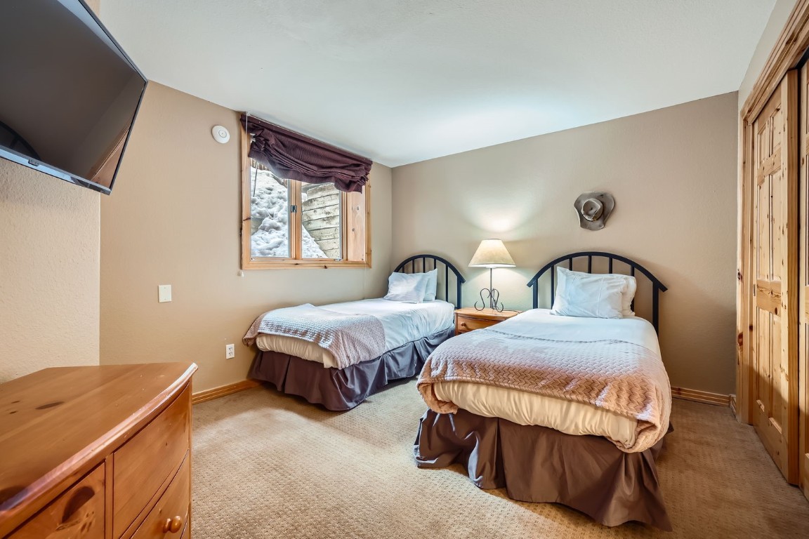 422 Kings Crown ROAD 5