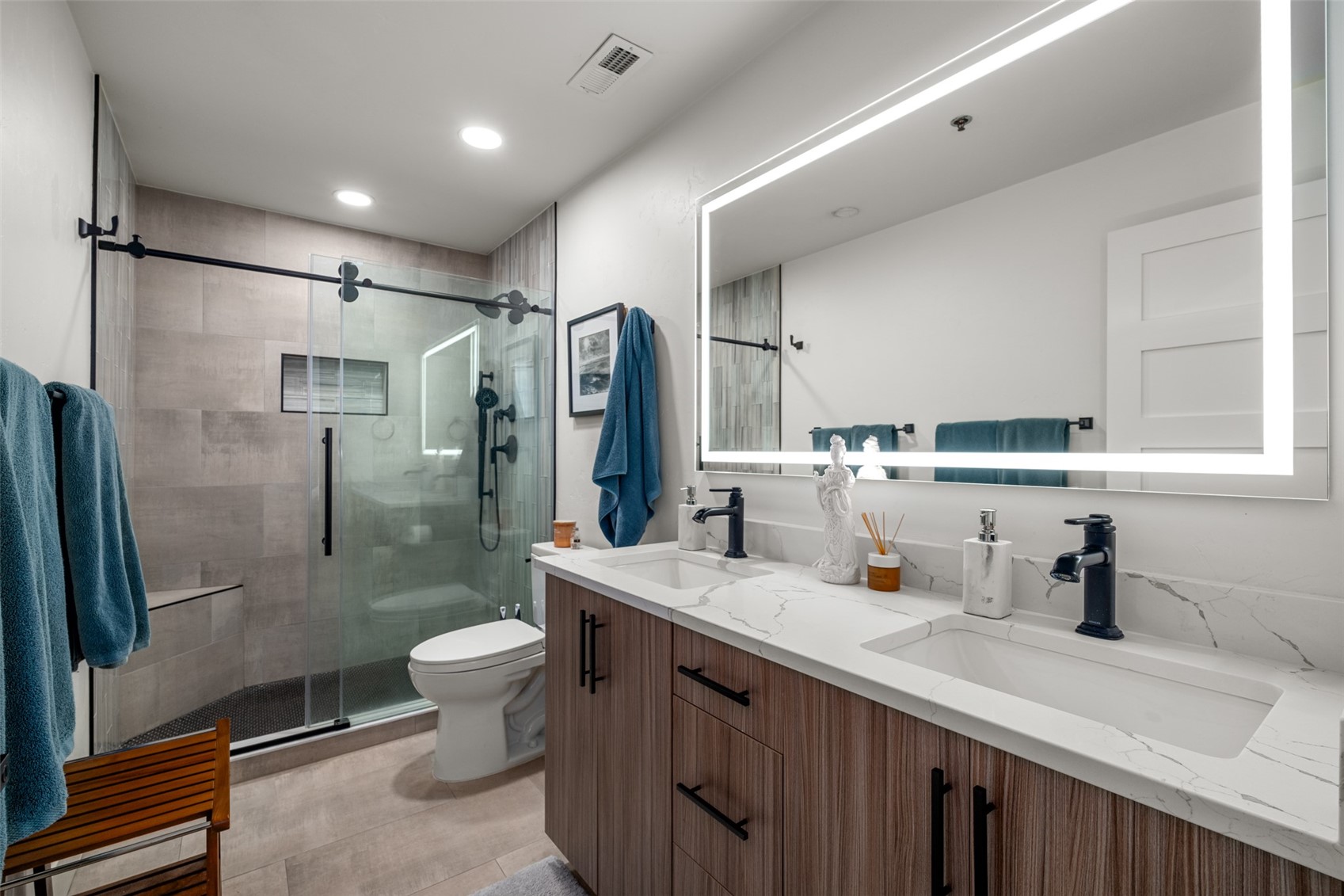 345 Lincoln AVENUE 205 & 208