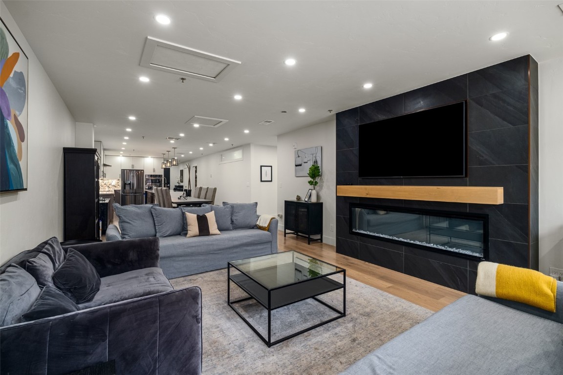 345 Lincoln AVENUE 205 & 208