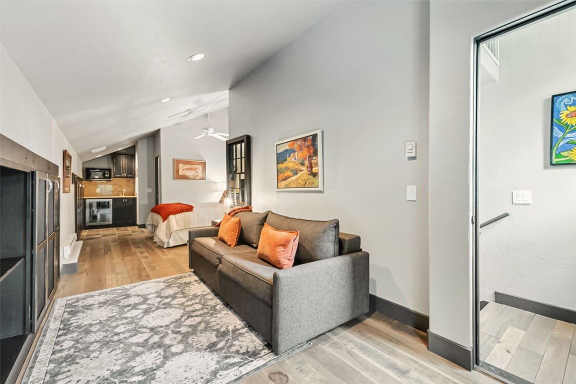 1809 Highlands DRIVE