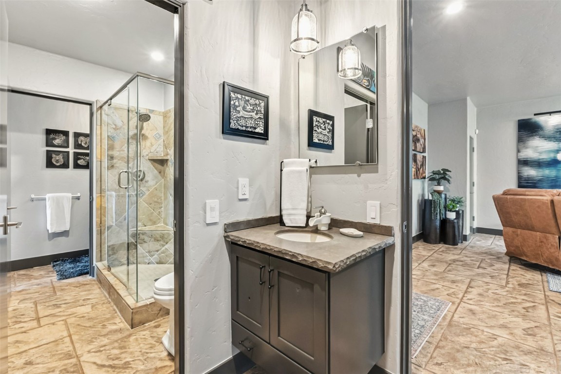 1809 Highlands DRIVE