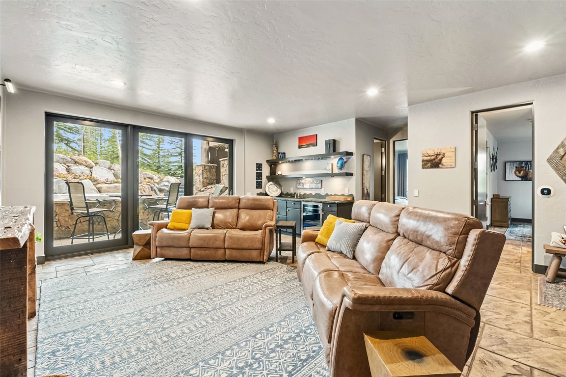 1809 Highlands DRIVE