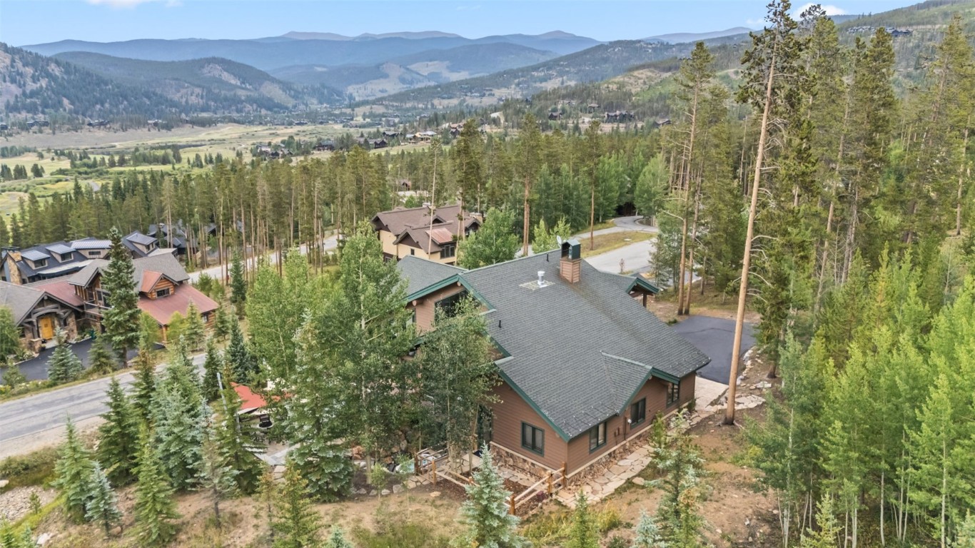 1809 Highlands DRIVE