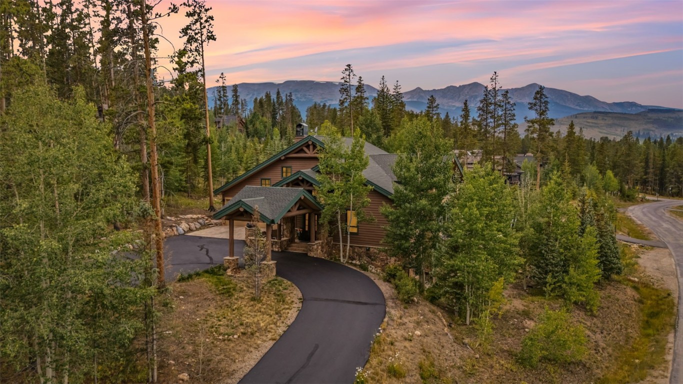 1809 Highlands DRIVE