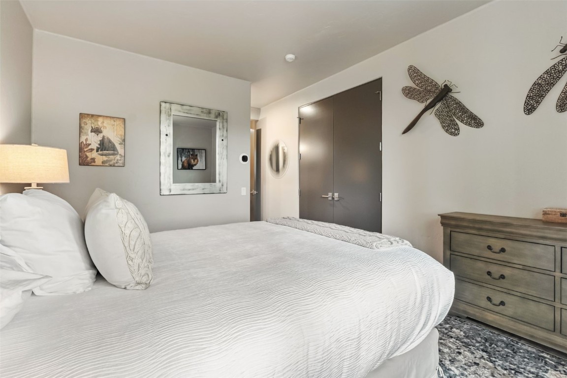 1809 Highlands DRIVE