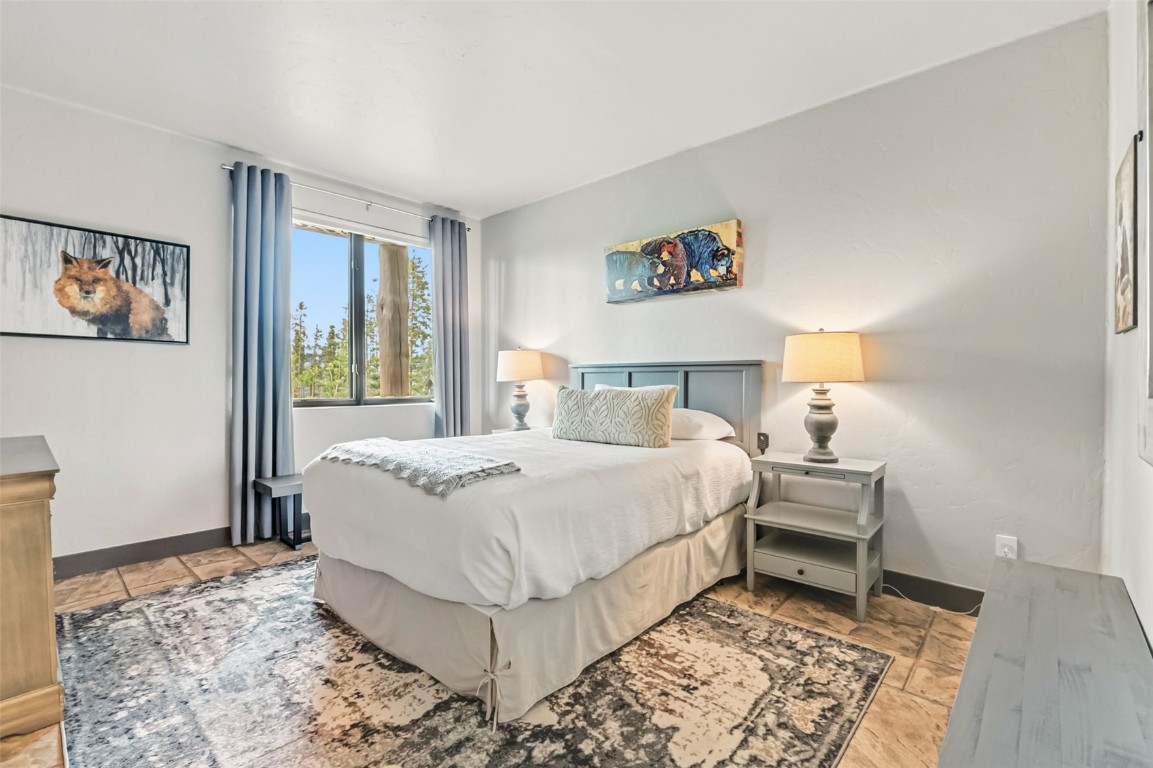 1809 Highlands DRIVE