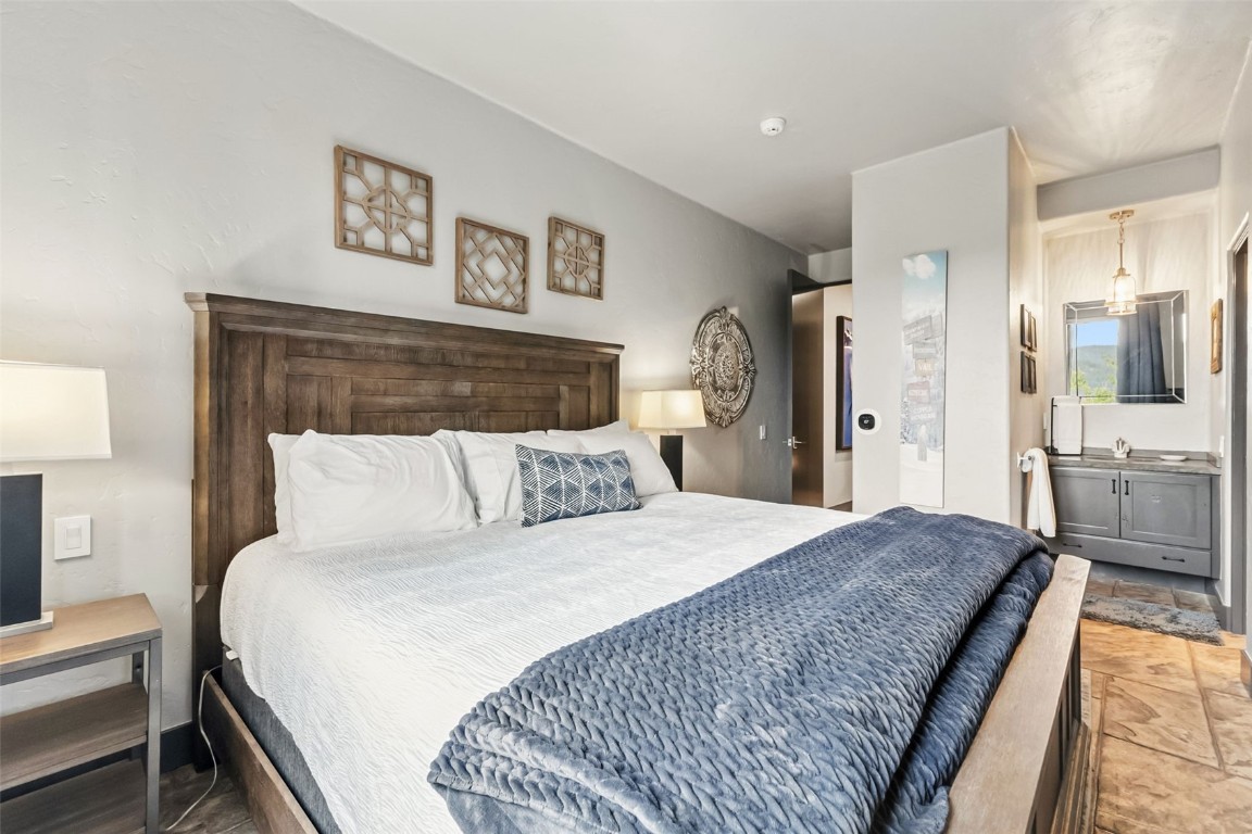 1809 Highlands DRIVE