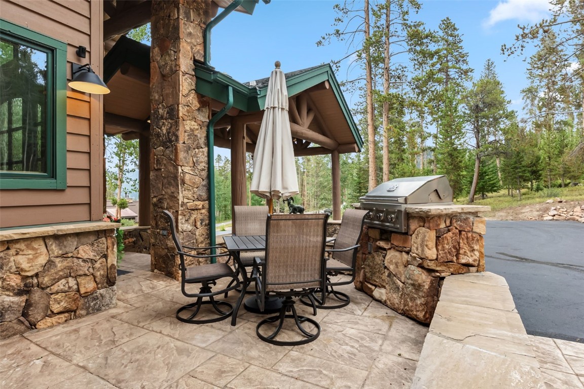 1809 Highlands DRIVE