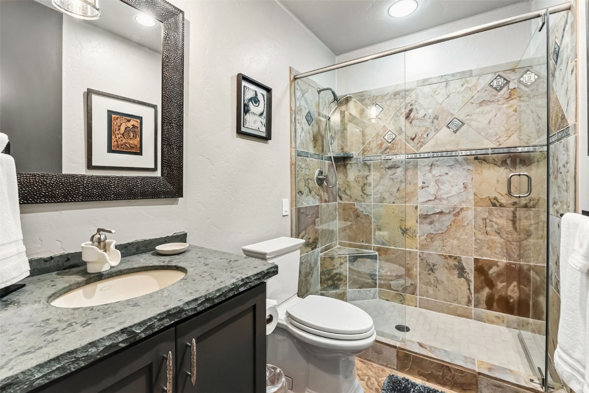 1809 Highlands DRIVE