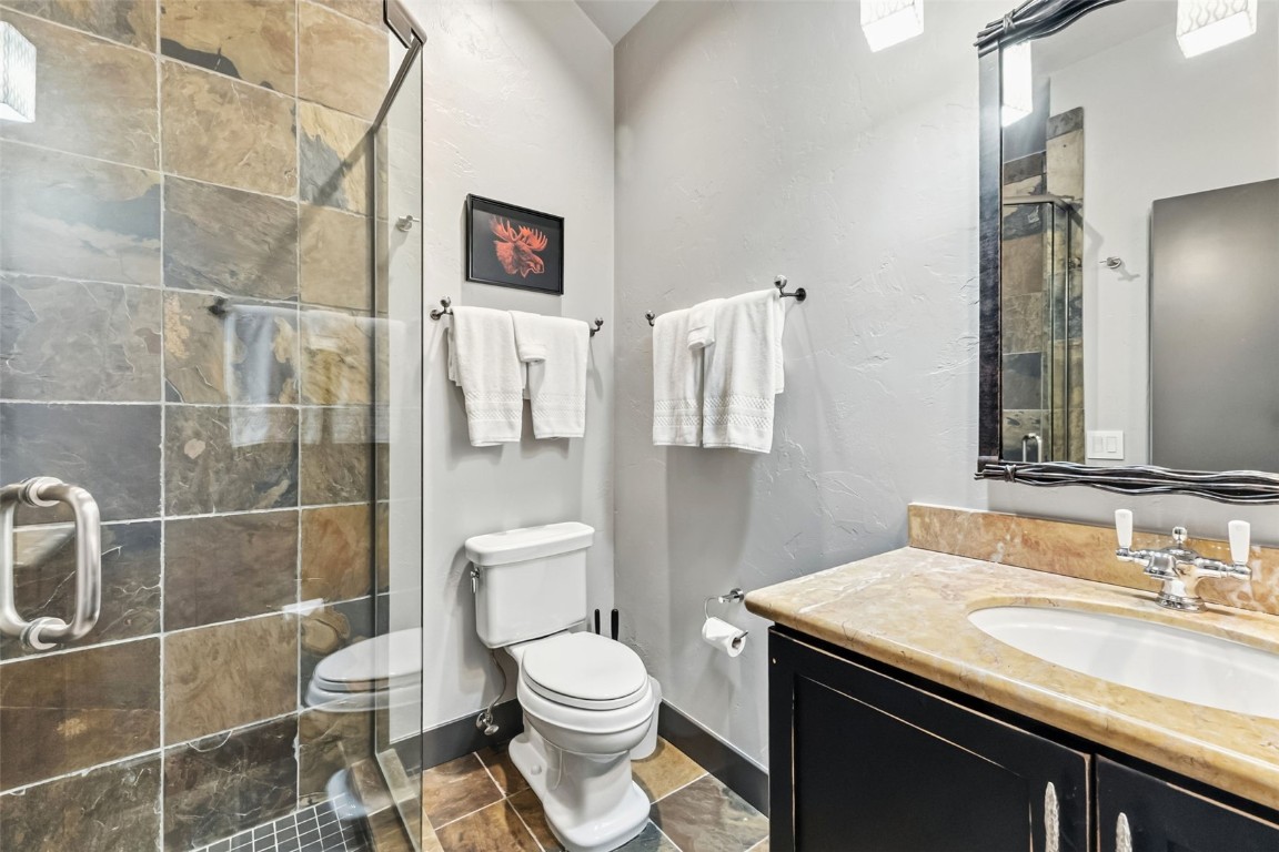 1809 Highlands DRIVE