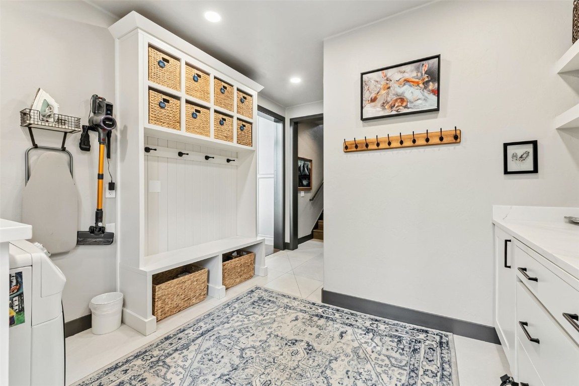 1809 Highlands DRIVE