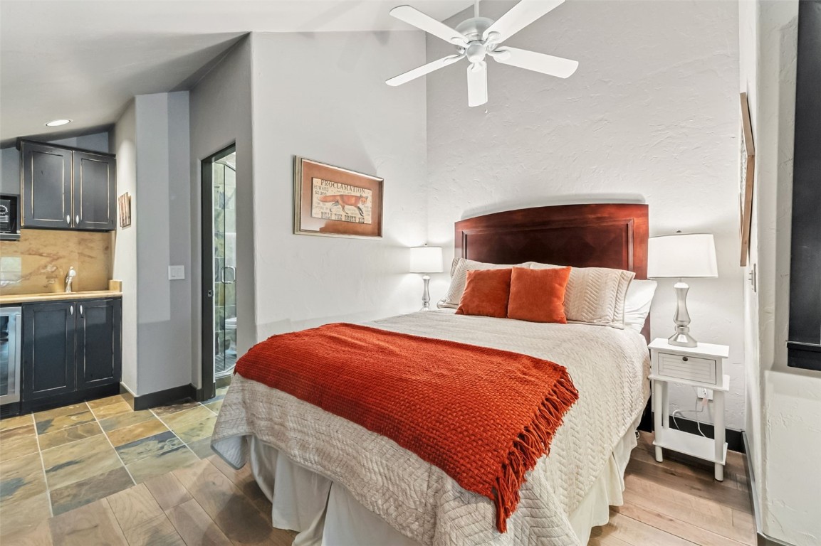 1809 Highlands DRIVE