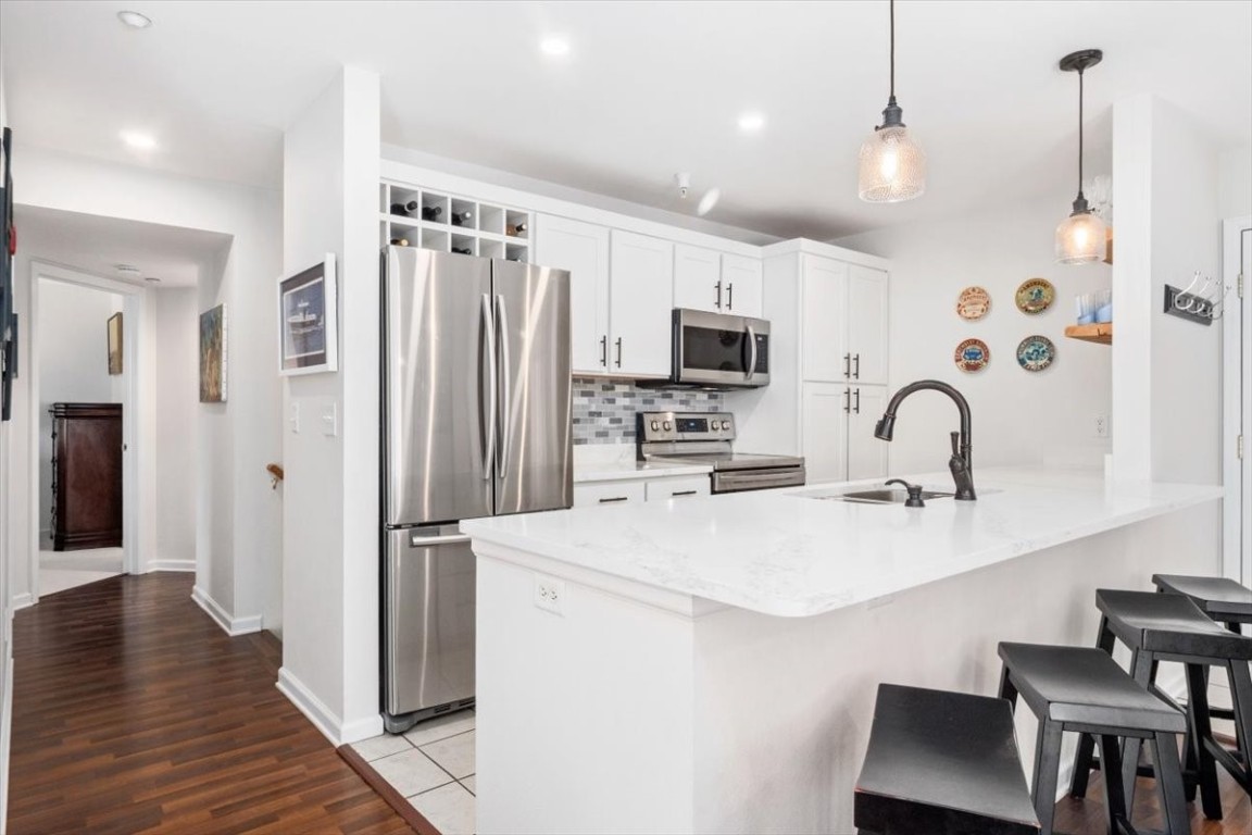 283 Pelican CIRCLE 1701