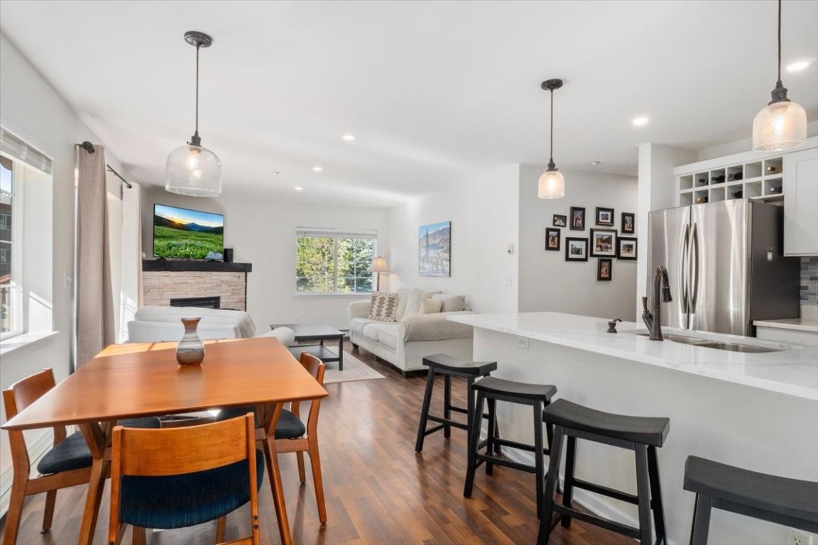 283 Pelican CIRCLE 1701