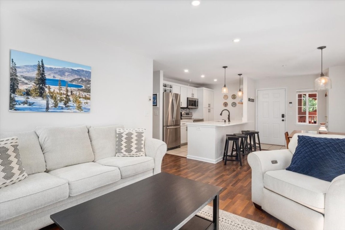 283 Pelican CIRCLE 1701