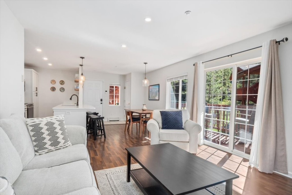 283 Pelican CIRCLE 1701