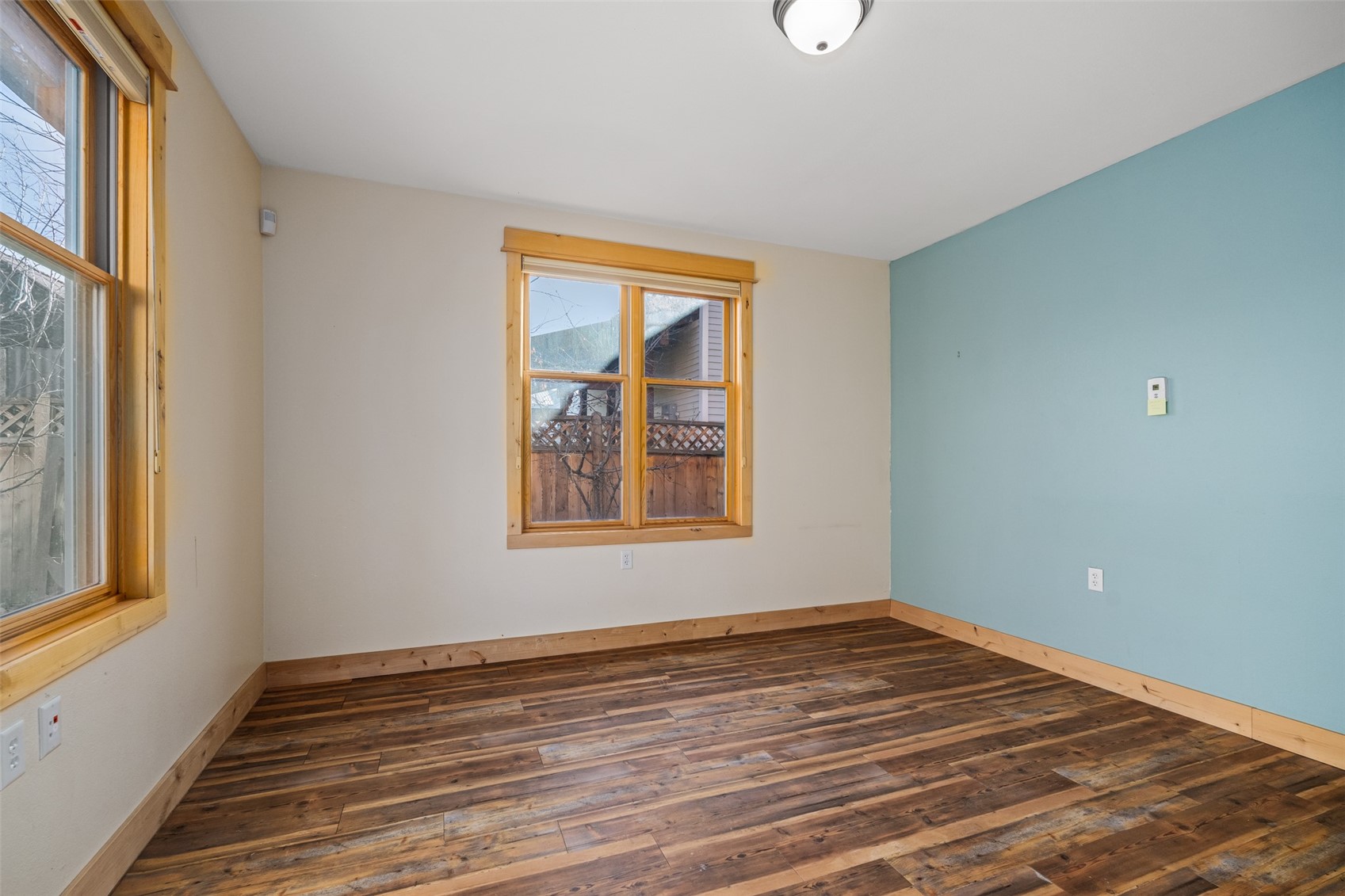 942 Oak STREET 3